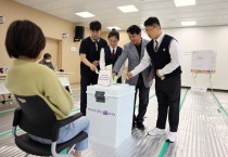 이정선 광주시교육감, 학생 유권자와 함께 제22대 총선 투표 참여
